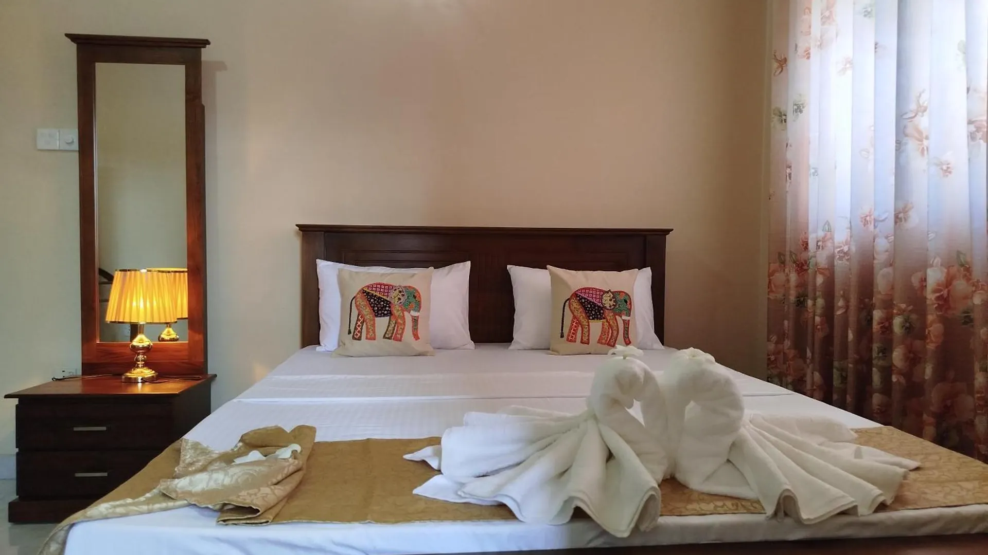 Cosy White Palace Negombo Gasthof