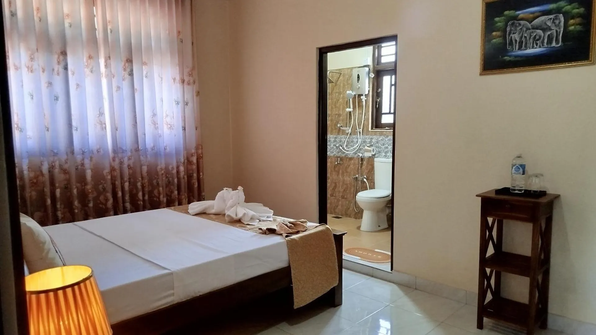 Cosy White Palace Negombo Gasthof