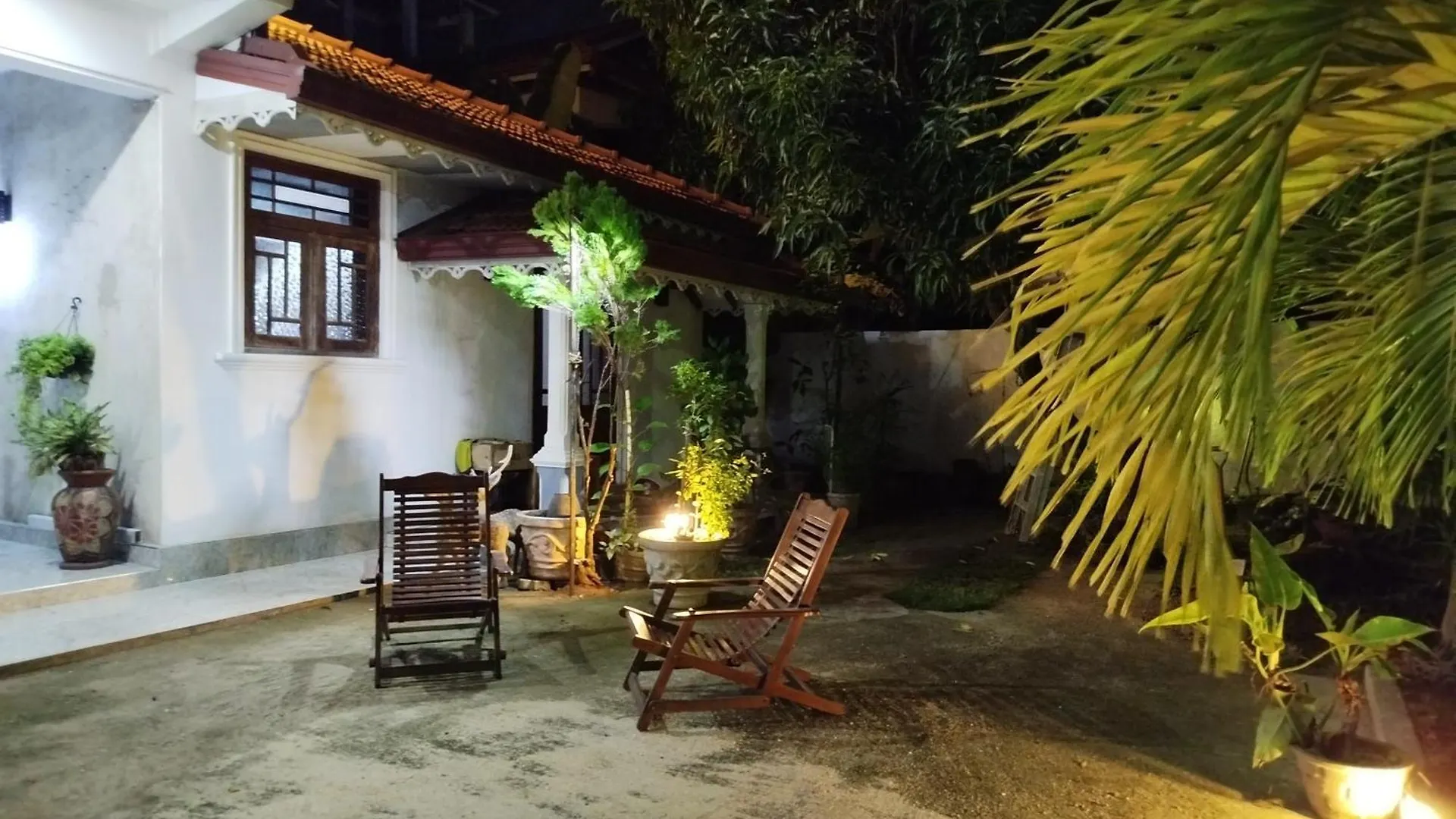 Cosy White Palace Negombo 0*,