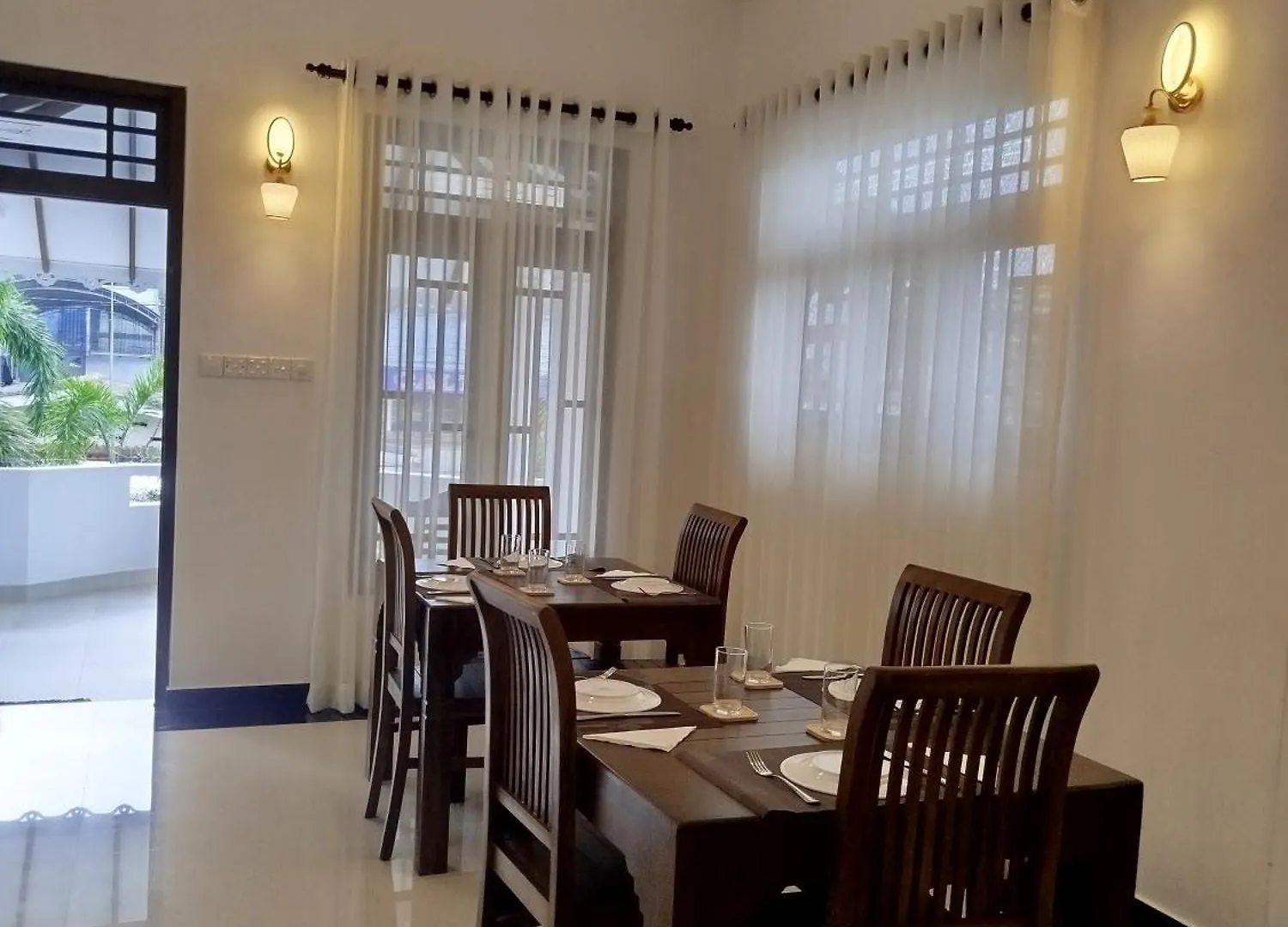 Cosy White Palace Negombo Sri Lanka