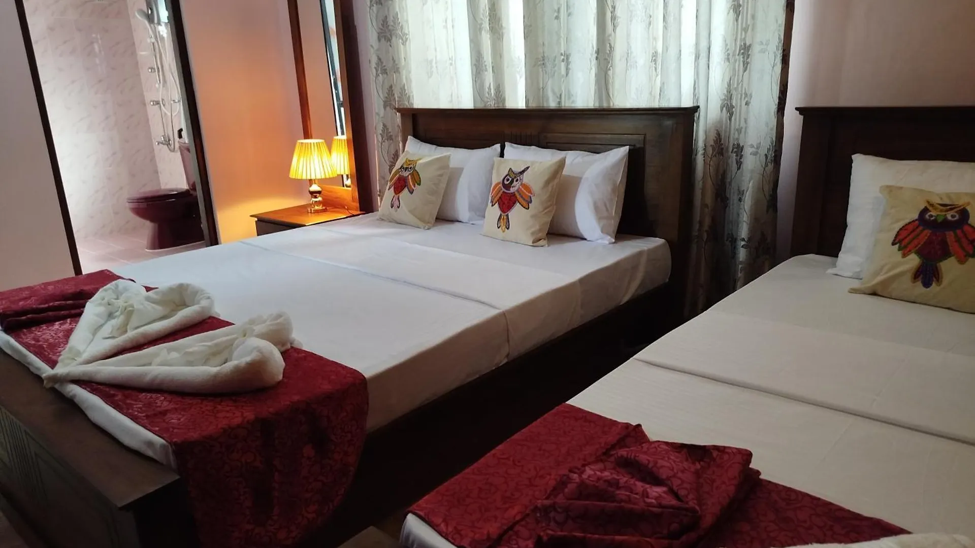 Cosy White Palace Negombo