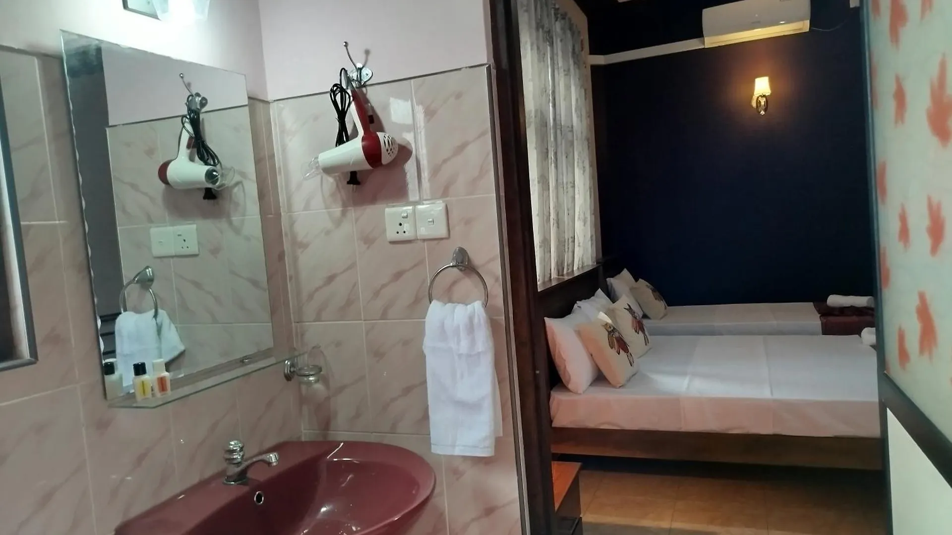 Cosy White Palace Negombo Sri Lanka